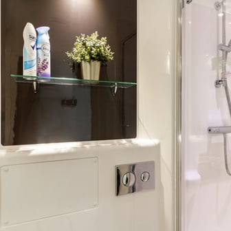 En Suite - Image 5